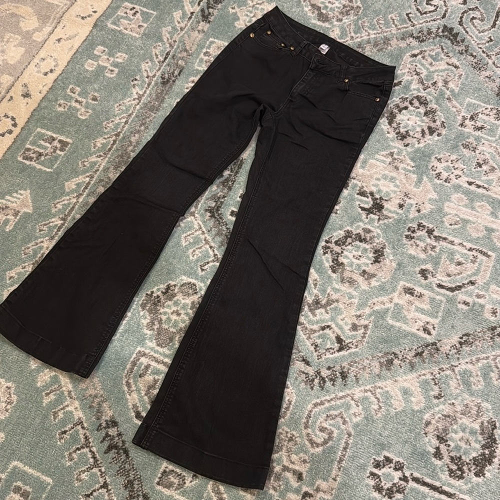 Cache Jeans - Picture 1 of 5